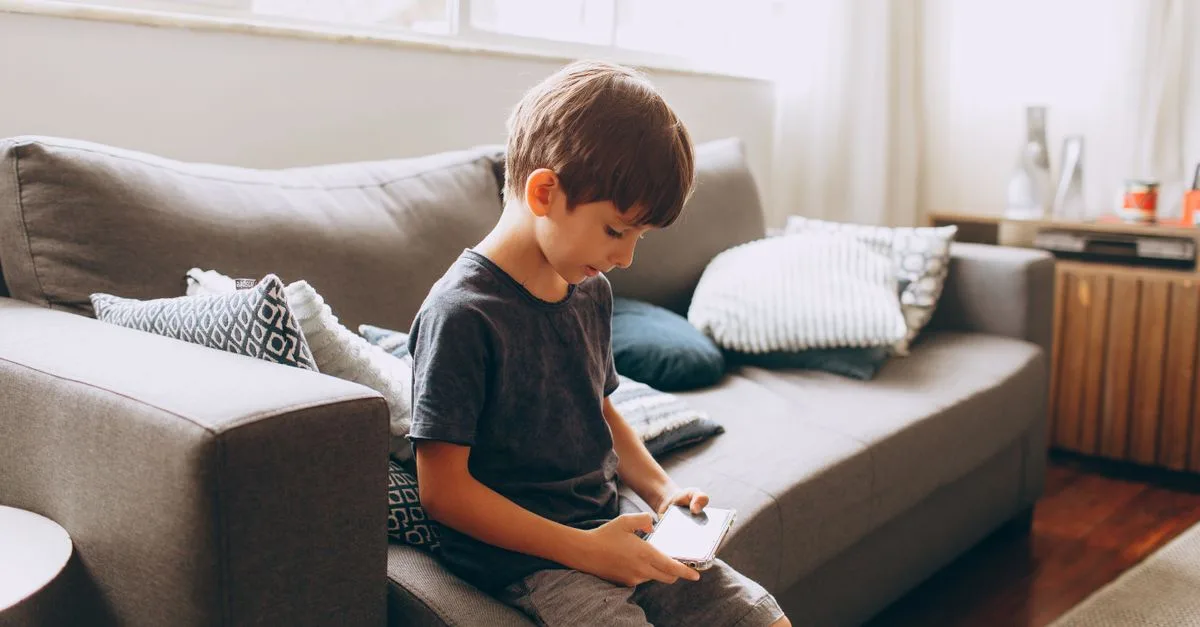 UK Police Chiefs Urge Tighter Social Media Controls for Under-16s to Curb Online Child Abuse