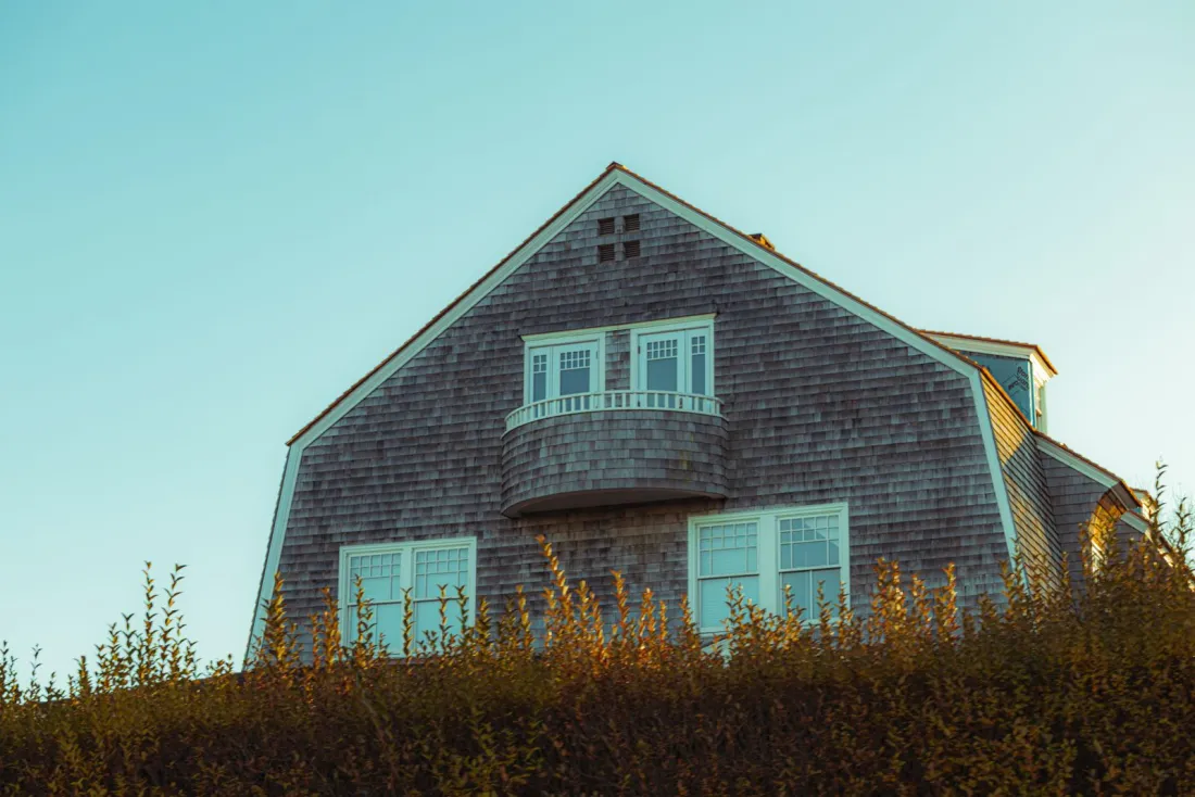 Cedar-shingled coastal house above a hedge, illustrating the Southampton property in the Venezuela sanctions evasion scheme