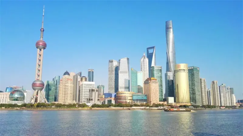 Shanghai skyline with the Oriental Pearl Tower across the Huangpu River, China: lawyers and advisers in China