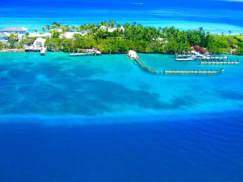 Aerial view of a palm-covered islet and turquoise water off Nassau, Bahamas: lawyers and advisers in the Bahamas