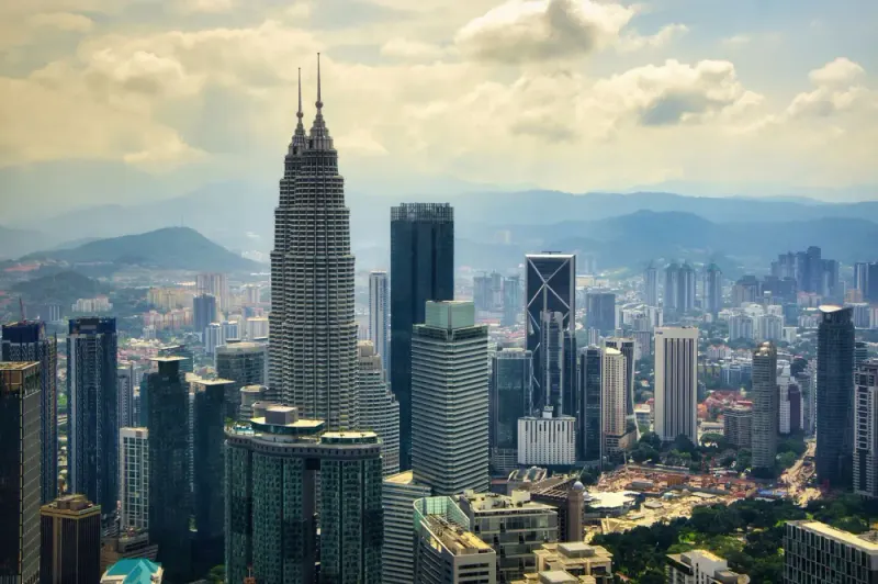 Aerial view of the Kuala Lumpur skyline with the Petronas Towers, Malaysia: lawyers and advisers in Malaysia