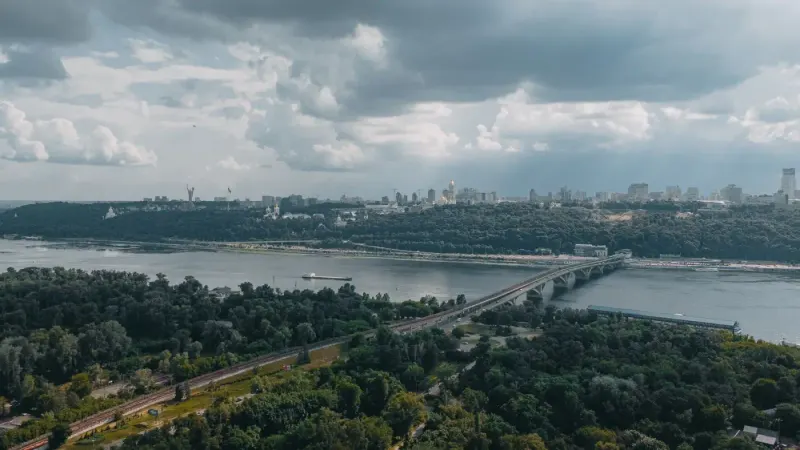 Aerial view of Kyiv and a bridge over the Dnipro River, Ukraine: lawyers and advisers in Ukraine