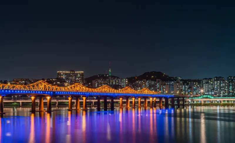 Illuminated bridge over the Han River at night, Seoul, South Korea: lawyers and advisers in South Korea