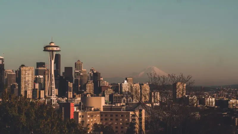 Seattle skyline with the Space Needle and Mount Rainier, Washington: lawyers and advisers in Washington State