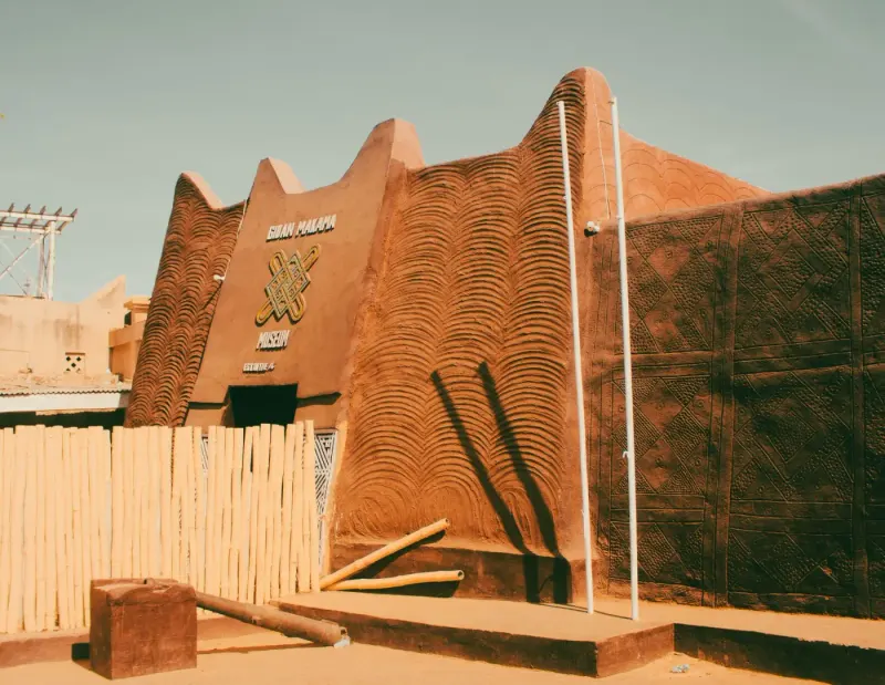 Sudano-Sahelian mud-brick style architecture in Niamey, Niger: lawyers and advisers in Niger