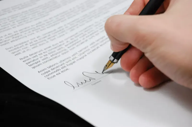 Hand signing a document with a fountain pen: civil lawyers and advisers