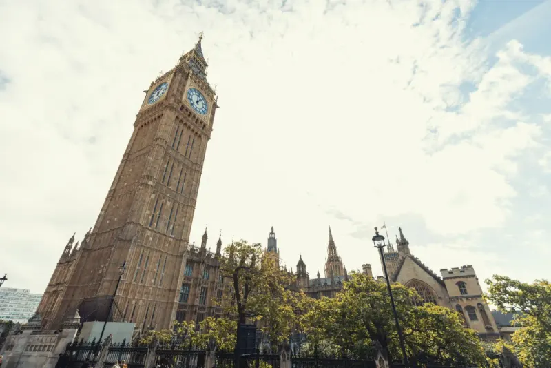 Big Ben and the Palace of Westminster, London, on a sunny day: UK visa lawyers and advisers