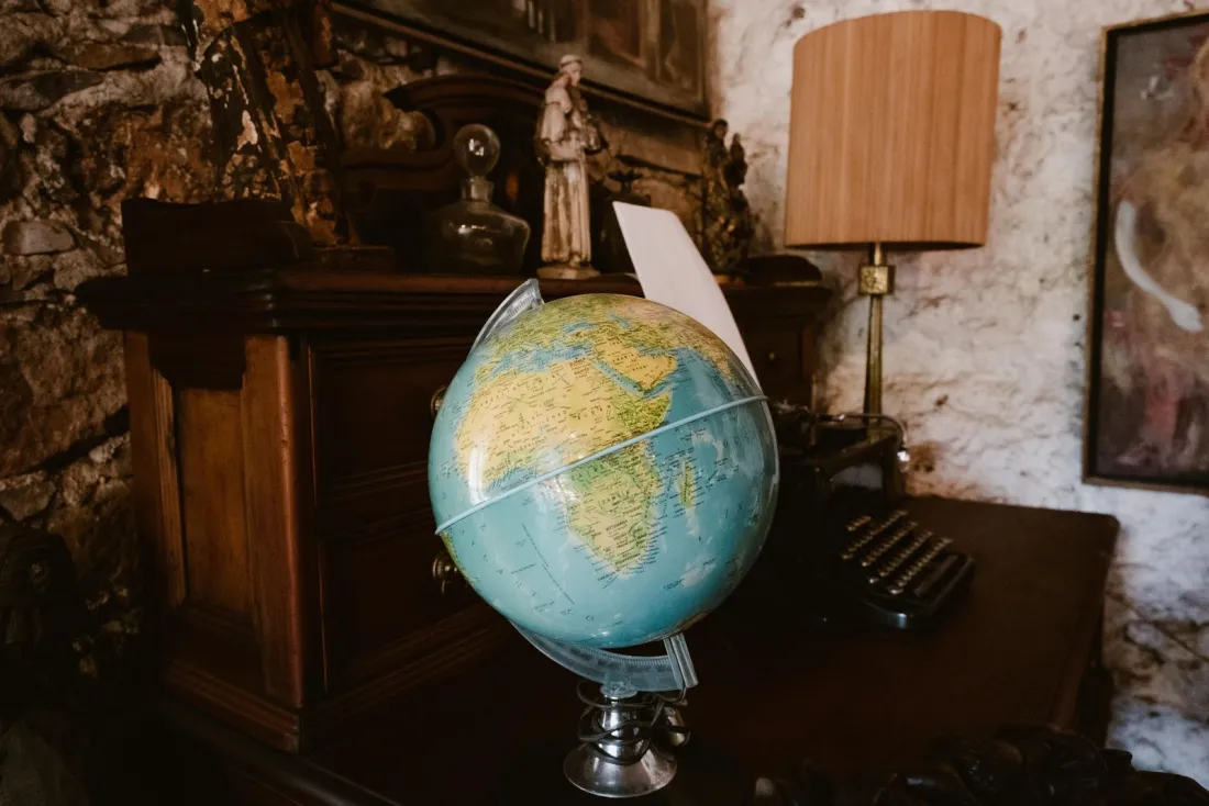 Desk globe in a study, illustrating the search for an international wealth manager for expats and families with assets in several countries