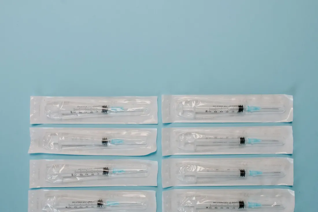 Rows of sterile packaged syringes on a blue background, illustrating that sterile class I devices cannot rely on CE marking medical devices by self-certification alone