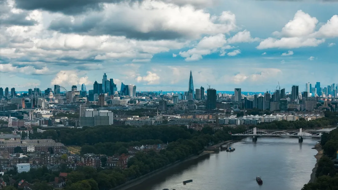 City of London skyline beside the Thames, a leading juridical seat of arbitration