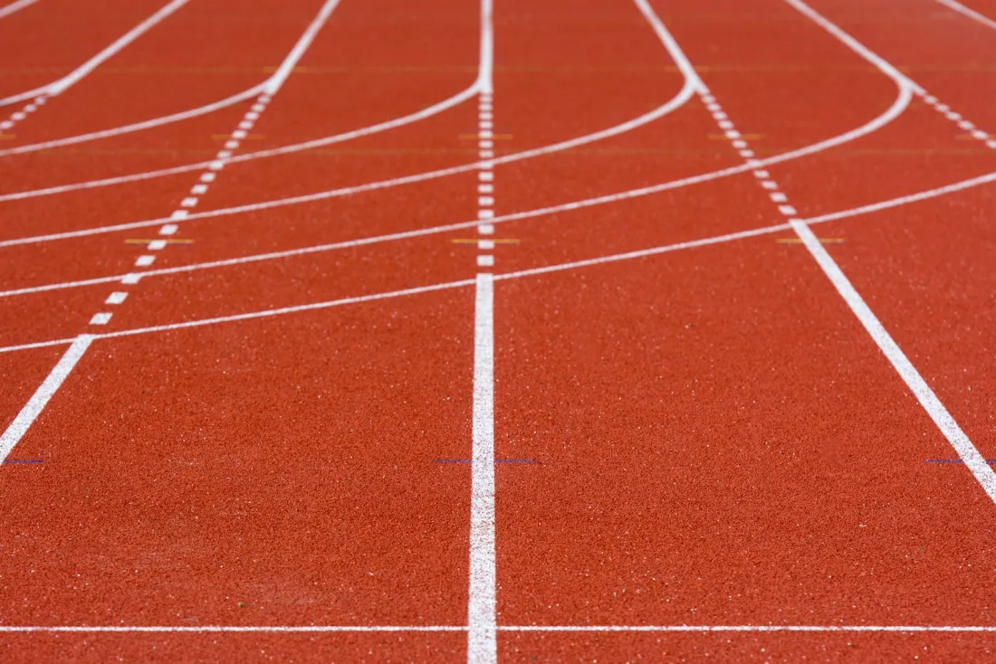 Empty red athletics track with white lane lines, illustrating the Koki Ikeda doping ban overturned by CAS