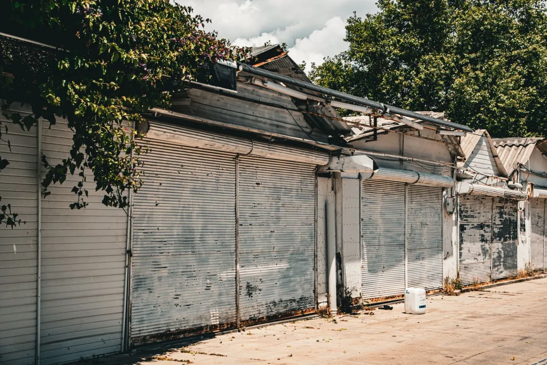 Row of closed shutters on commercial units, illustrating the indemnity period in a business interruption claim
