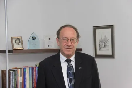 Fernando Aguirre B