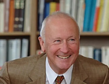 Dr Michael Maikowski