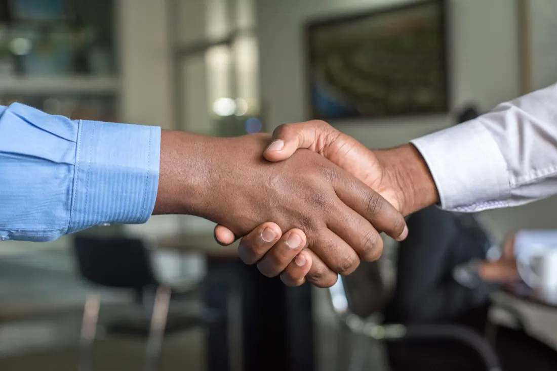 Managers Who Can Multi-task Are Key to Cooperation Between Rival Firms