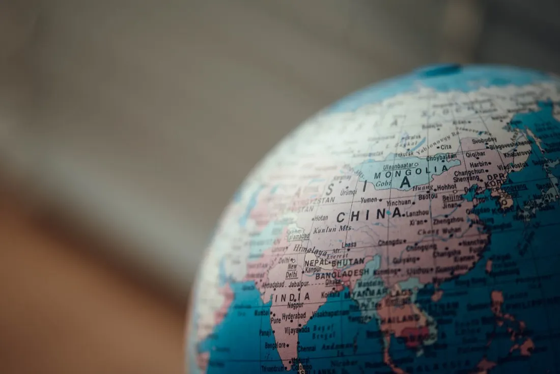 Global Economy Set for Weak Growth as Financial Professionals' Confidence Drops Sharply