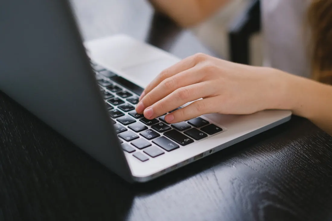 Should You Keep Your Boss in the Loop When Connecting With People From Other Departments?